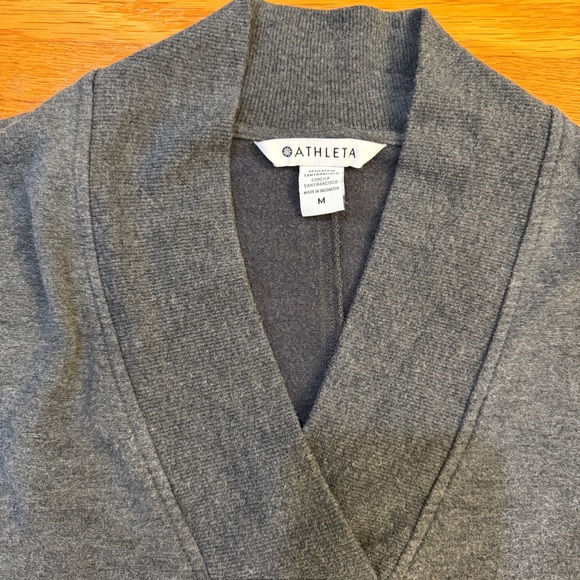 Athleta Clarity V-Neck Sweatshirt in Black Heather - Size Medium - Picture 2 of 9